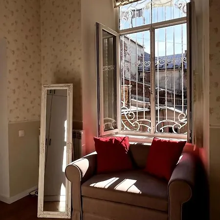 Lejlighed Sweet Near Opera House